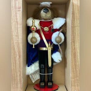 Nutcracker Village Royal Lion Nutcracker 2002***New in box***
